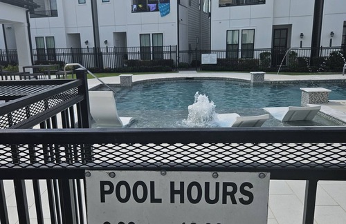 South Main Apartment | Luxury studio with AC, WiFi in wonderful Houston