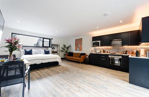 Macosquin House | Luxury studio with HOT TUB and Stunning Gardens