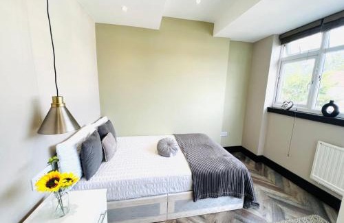 Streatham South Apartment | Luxury studios next to attractions