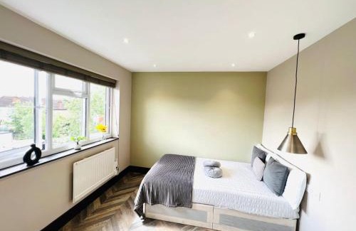 Streatham South Apartment | Luxury studios next to attractions