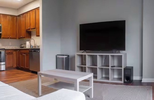 North Bethesda Apartment | Luxury Stunning 1Bdr+DEN by metro 3 ID135