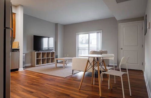 North Bethesda Apartment | Luxury Stunning 1Bdr+DEN by metro 3 ID135