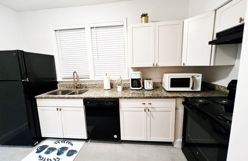 Winter Haven House | Luxury Style home w/fire pit nnear LakeHoward n20min to LEGOLAND! nPet-Friendly