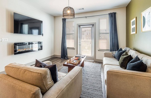 Haltom City Apartment | Luxury suite! Minutes from downtown Fort Worth