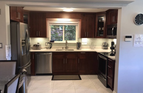 Caulfeild Apartment | Luxury Suite near downtown Vancouver and Horseshoe Bay Ferries.