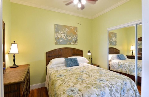 Stuart Hotel | LUXURY SUITE QUEEN ROOM 12 AT OLD COLORADO INN