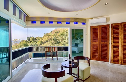 Boca de Tomatlan House | Luxury Suite With Waterfall, Ocean and Swimming Pool View