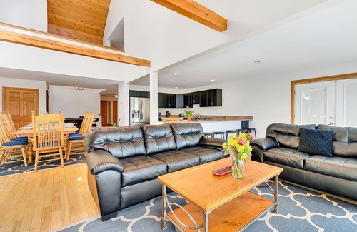 Sunday River Area House | Luxury Sunday River Bike, Hike & Canoe Home! - 10 Bdrms, Hot Tub & Much More!
