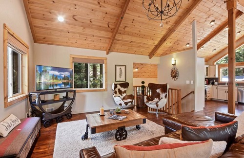 Kingswood Estates House | Luxury Tahoe Chalet | Minutes to Dining