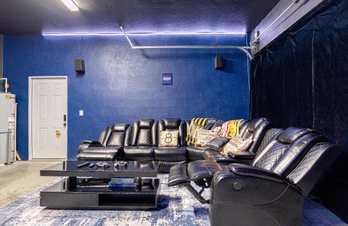 Tampa Villa | Luxury Tampa Home with Game Room and Theater