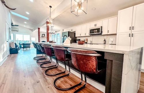 Boerne House | Luxury Texas Retreat: Charm & Comfort in Boerne