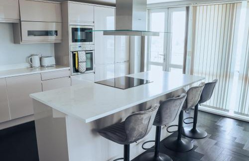 Nottingham City Centre Apartment | Luxury Three-Bedroom Penthouse- By Resify
