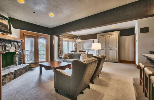 Deer Valley Apartment | Luxury Three Bedroom Suite with Mountain Views and Hot Tub apartment hotel