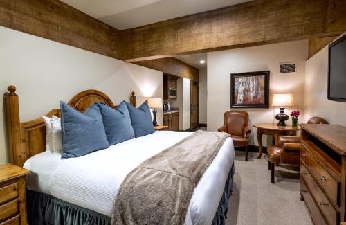 Deer Valley Apartment | Luxury Three Bedroom Suite with Mountain Views and Three Hot Tubs apartment hotel