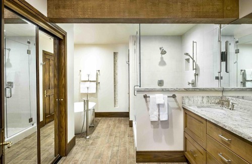 Deer Valley Apartment | Luxury Three Bedroom Suite with Mountain Views and Three Hot Tubs apartment hotel