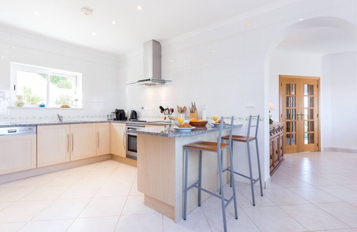 Budens Villa | Luxury three-bedroom villa with large pool and stunning view
