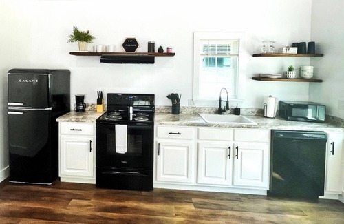 Albertville House | Luxury Tiny Home #3 at Sweet Springs