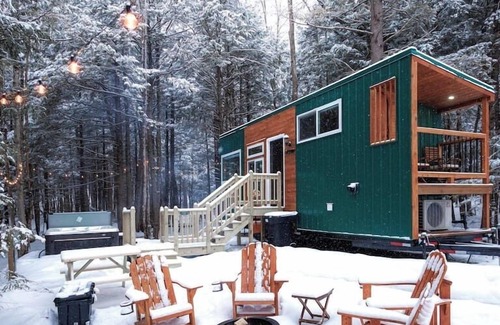 North Woodstock Cabin | Luxury Tiny Home Getaway- IRIS Home