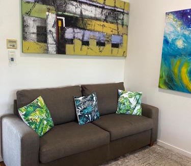Noosaville Apartment | Luxury Top Floor Sunset Villa