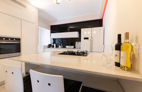 Kiryat Ono Apartment | Luxury Tower parking Shopping Mall 2BR