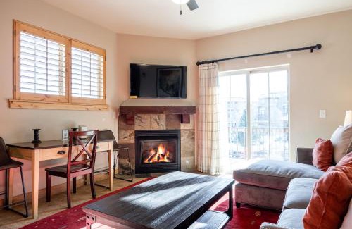 Bear Hollow Village House | Luxury Townhome, Private Balcony, Great Location, 3 Bedrooms