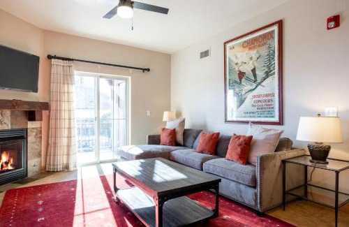 Bear Hollow Village House | Luxury Townhome, Private Balcony, Great Location, 3 Bedrooms
