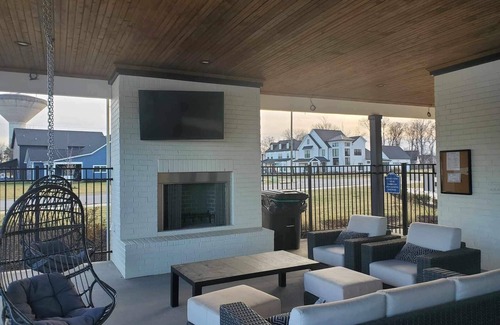 Murfreesboro House | Luxury Townhome w/pool and shuffleboard. 30 min to Nashville!