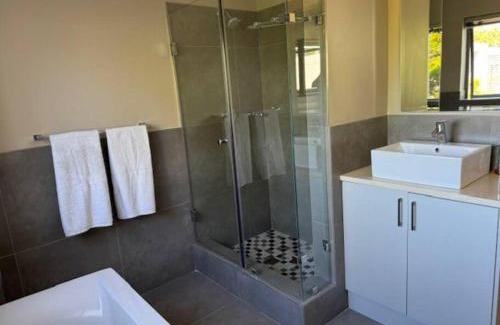 Stellenbosch Central House | Luxury Townhouse in Stellenbosch CENTRAL (BACK-UP POWER)