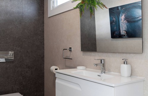Carihuela House | Luxury Townhouse with Pool & Ocean View