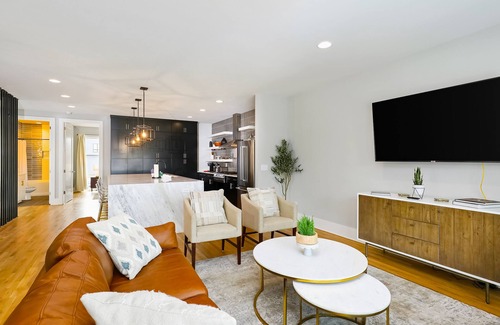Hadley - Washington House | Luxury townhouse with a rooftop patio, central AC, & washer/dryer