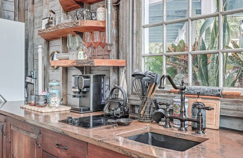 Wadmalaw Island Apartment | Luxury Treehouse Retreat near Charleston with Loft Pet friendly