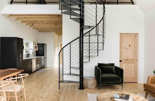 Canyon Lake Cabin | Luxury Treehouse 10mins to Lake, River &Wimberley!