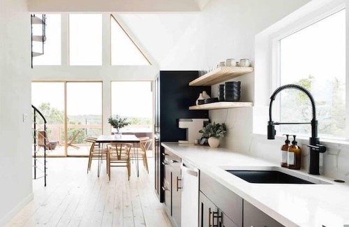 Canyon Lake Cabin | Luxury Treehouse 10mins to Lake, River &Wimberley!