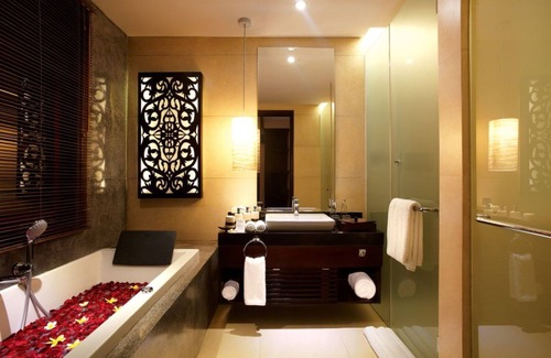 By Pass Ngurah Rai Villa | Luxury Tropical Villa in Nusa Dua, Only 15 Mins Drive to Jimbaran Bali