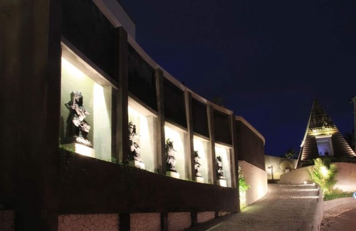 By Pass Ngurah Rai Villa | Luxury Tropical Villa in Nusa Dua, Only 15 Mins Drive to Jimbaran Bali
