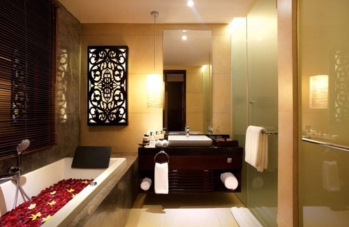 By Pass Ngurah Rai Villa | Luxury Tropical Villa in Nusa Dua, Only 15 Mins Drive to Jimbaran Bali