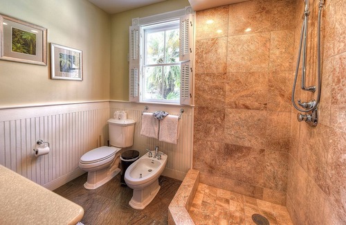 White St. Gallery House | Luxury Tropical Villa