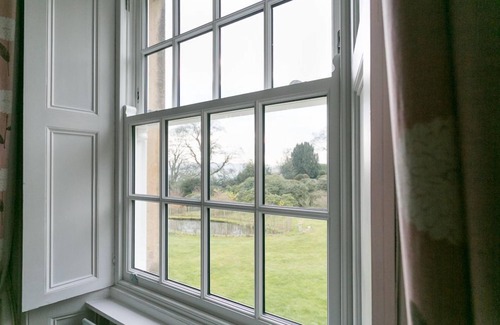 Hexham House | Luxury twin bedroom w ensuite shower room in the wing of private Country House