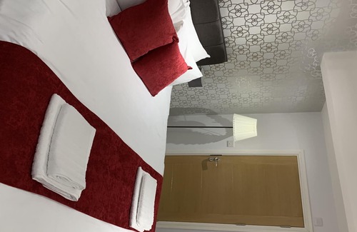 Camberley Apartment | Luxury two bed town center apartment