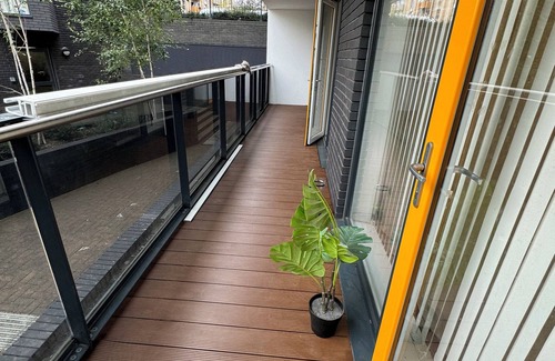 Gascoigne Apartment | Luxury Two Bedroom Apartment With Free Parking