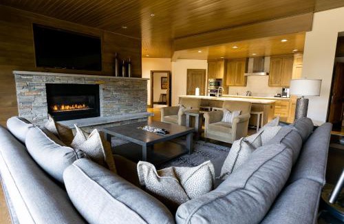 Deer Valley Apartment | Luxury Two Bedroom Corner Suite with Mountain Views apartment hotel