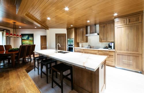 Deer Valley Apartment | Luxury Two Bedroom Corner Suite with Mountain Views apartment hotel