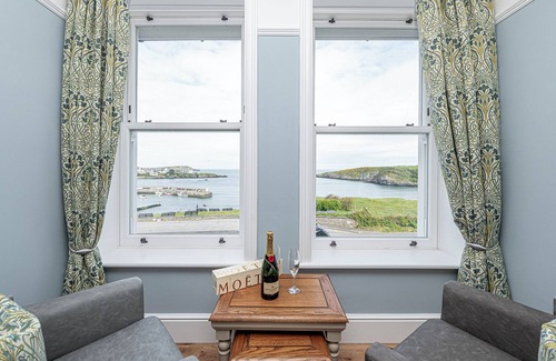 Cemaes Bay House | Luxury Ty Glas Beach House sleeps 22 across 11 ensuite rooms with indoor Swimspa