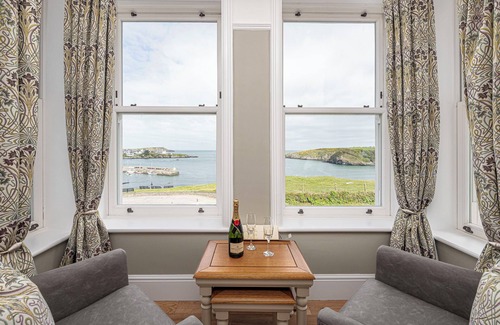 Cemaes Bay House | Luxury Ty Glas Beach House sleeps 22 across 11 ensuite rooms with indoor Swimspa