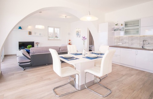 Vrbnik Apartment | Luxury vacation apartment with private pool, sea view - TRAVELER Reiseburo Krk - ID 2112