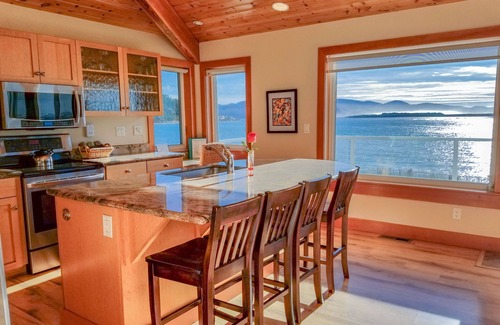 Happy Camp Hideaway House | Luxury Vacation Home on the beach!