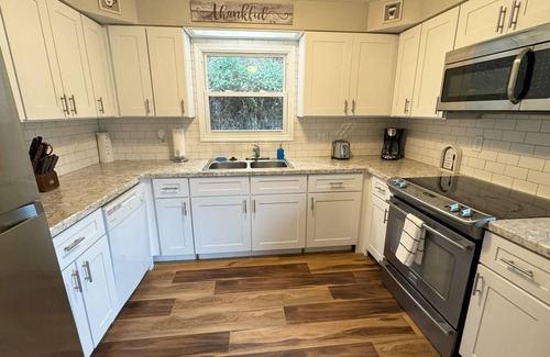 Nelsonville Cottage | Luxury Vacation Rental Home with Hot Tub near Hocking Hills - 1st Choice Lodging