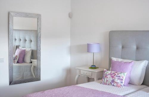 Portimao Villa | Luxury Vau Beach Villa with Private Heated Pool
