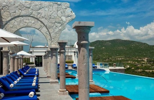 Los Cabos Apartment | Luxury VE3 n3 bedrooms 1 x King Bed & 2 bed x 2 Queen BedsnBalcony & Plunge pool