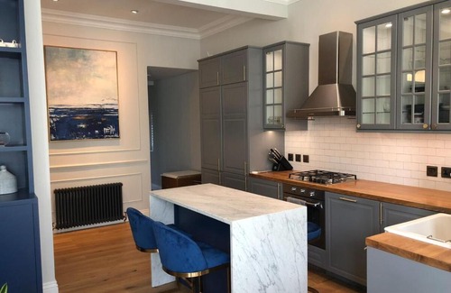Larkhall Apartment | Luxury Victorian 2 Bedroom Apartment Near Tube